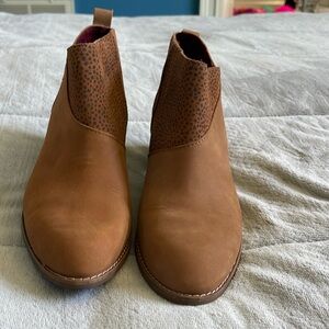 Women’s booties. Tom’s size 7
